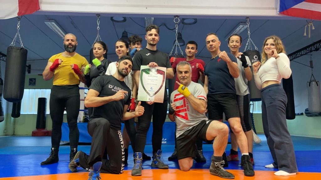 Allievi e maestri con diploma di grado sul ring